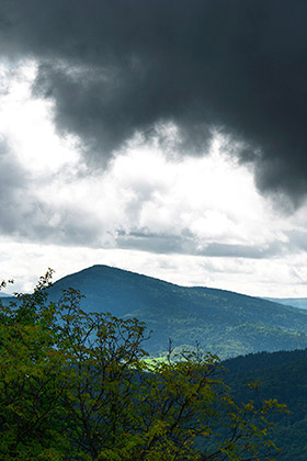 Beskid Makowski, widok na Szczebel, góry, burza, fotografia Monika Turska
